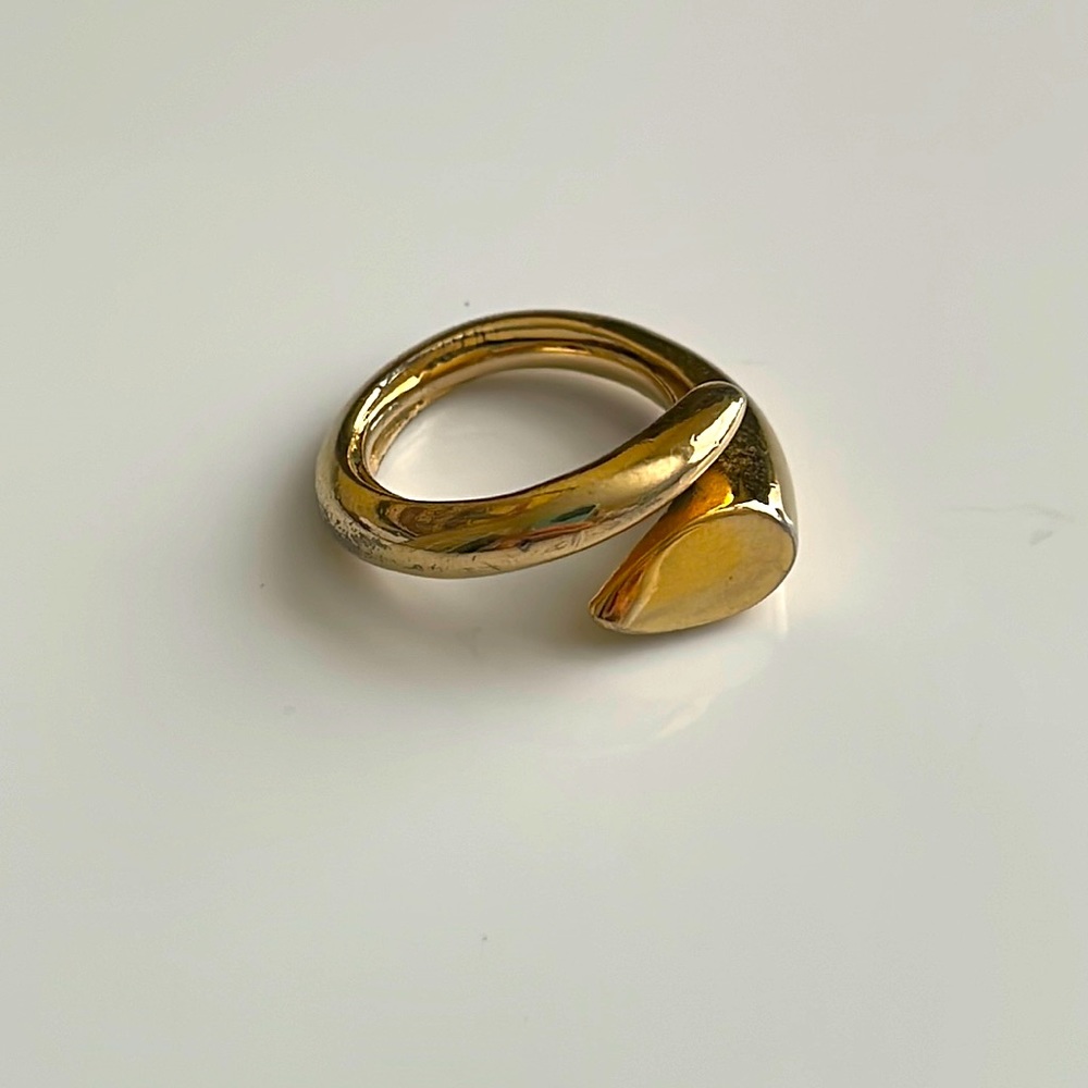 Trifari gold tone ring